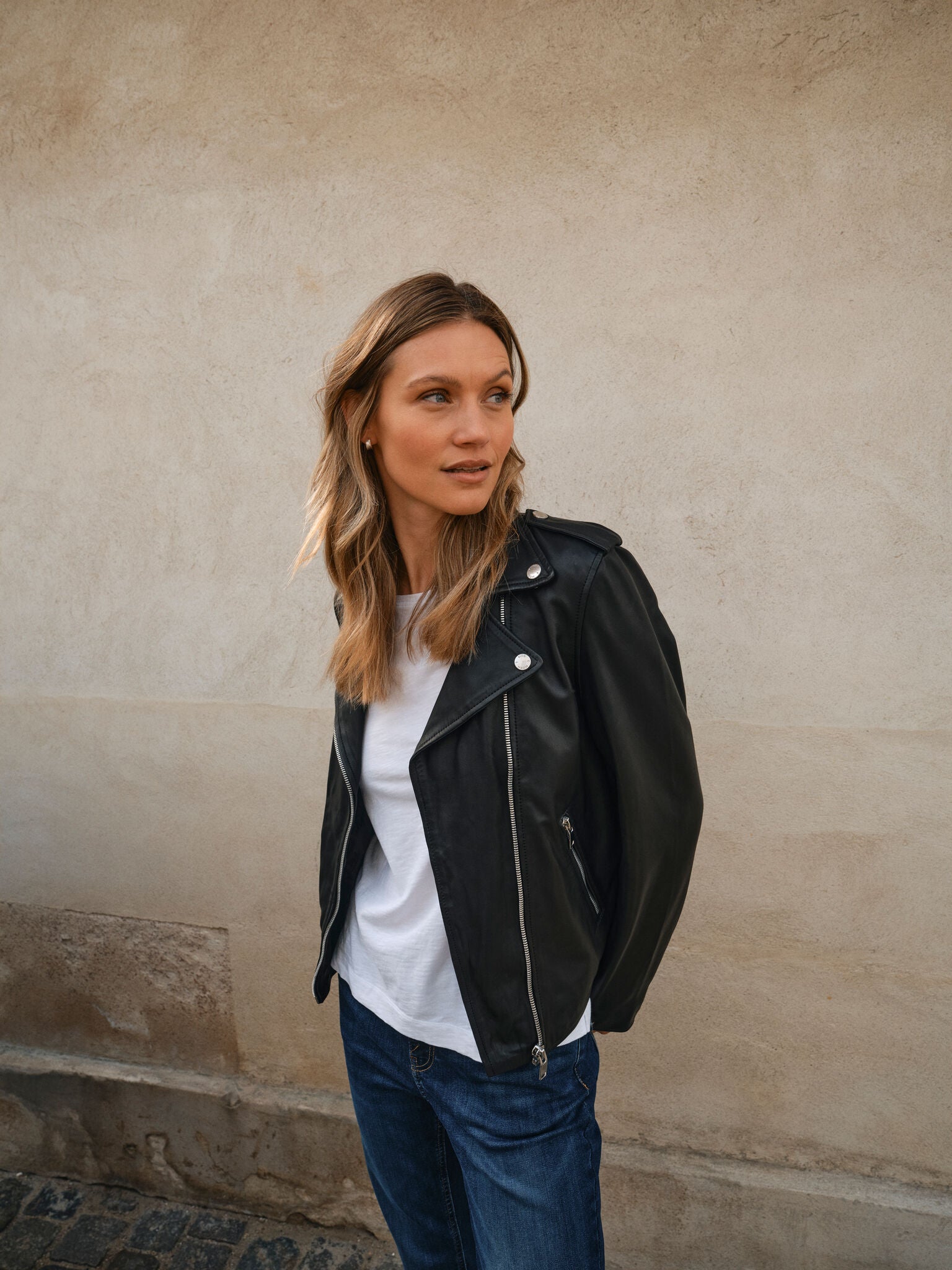 Modelshot / Black / Detail